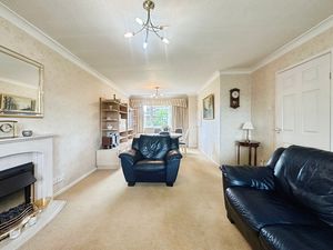 Living Room/ Diner - click for photo gallery